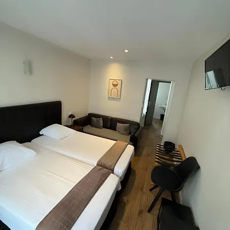 Lafayette Hotel *